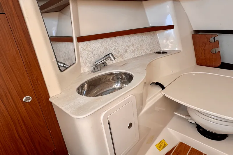 Slide: The Image of Grady-White 325 FREEDOM 2019 - 21