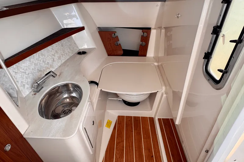 Slide: The Image of Grady-White 325 FREEDOM 2019 - 23