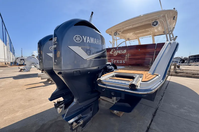 Slide: The Image of Grady-White 325 FREEDOM 2019 - 4