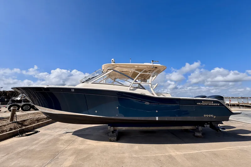 Slide: The Image of Grady-White 325 FREEDOM 2019 - 6