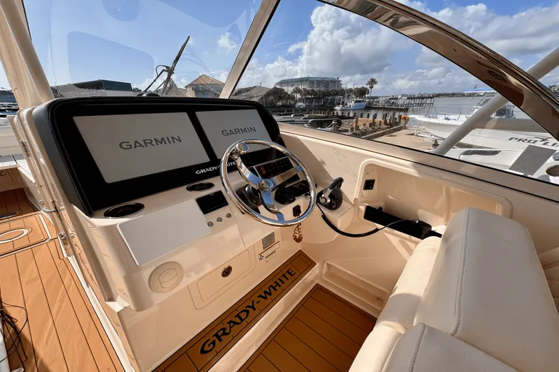 Slide: The Image of Grady-White 325 FREEDOM 2019 - 9