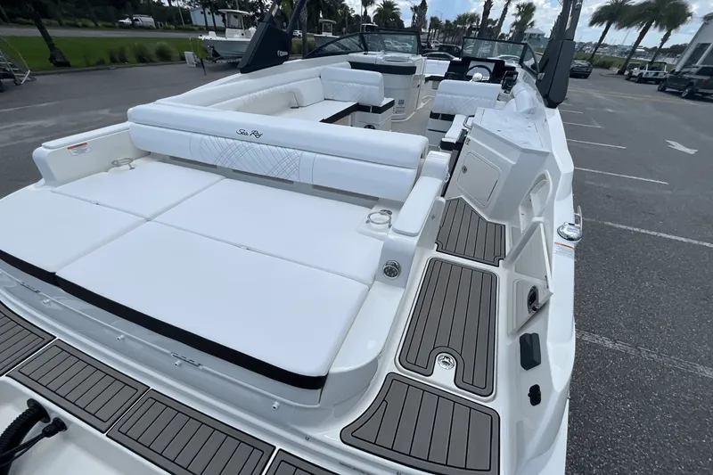 Slide: The Image of Sea Ray SDX 290 Outboard 2026 - 11