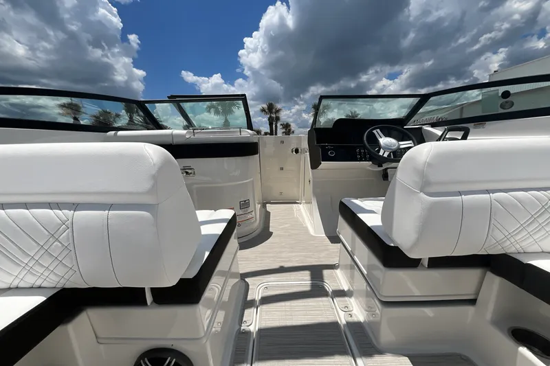 Slide: The Image of Sea Ray SDX 290 Outboard 2026 - 14