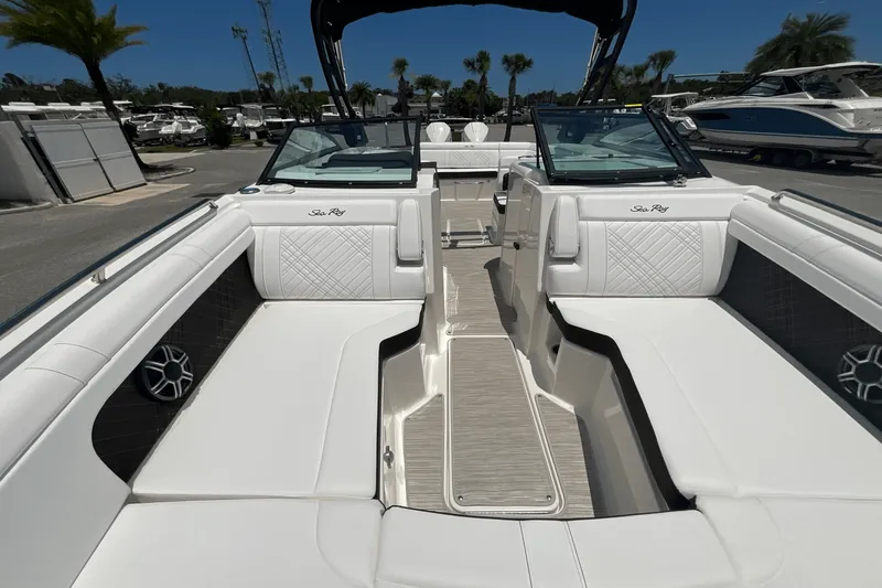 Slide: The Image of Sea Ray SDX 290 Outboard 2026 - 16