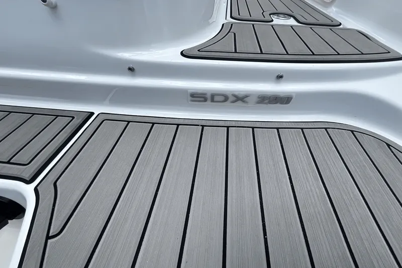 Slide: The Image of Sea Ray SDX 290 Outboard 2026 - 21