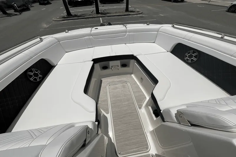 Slide: The Image of Sea Ray SDX 290 Outboard 2026 - 24