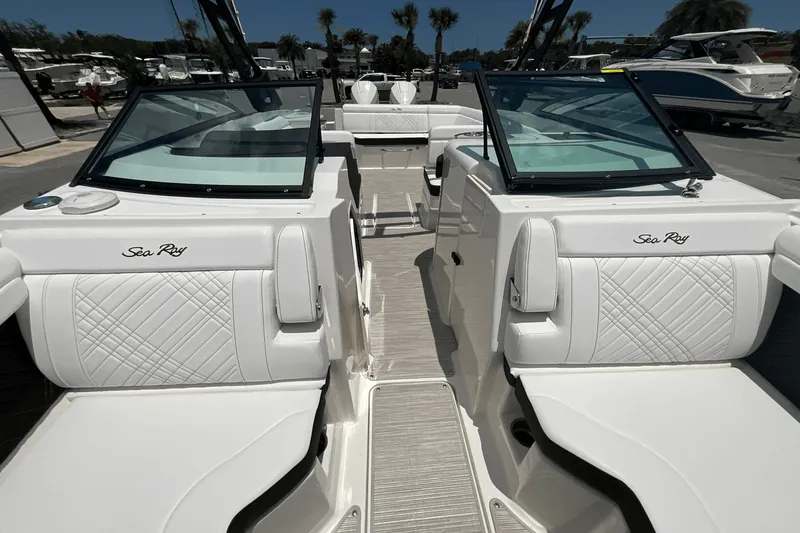 Slide: The Image of Sea Ray SDX 290 Outboard 2026 - 26