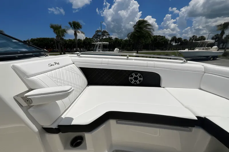 Slide: The Image of Sea Ray SDX 290 Outboard 2026 - 30