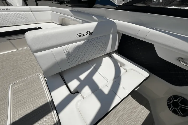 Slide: The Image of Sea Ray SDX 290 Outboard 2026 - 32