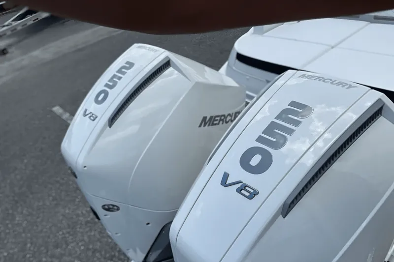 Slide: The Image of Sea Ray SDX 290 Outboard 2026 - 37