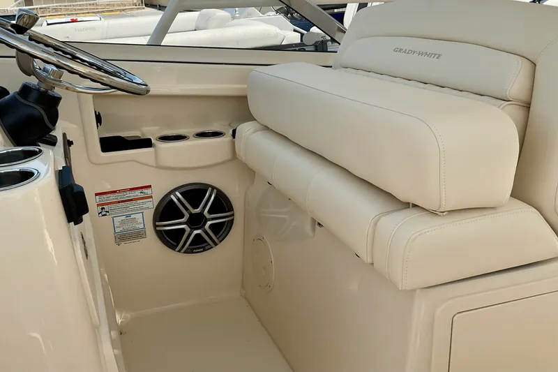 Slide: The Image of Grady-White Freedom 307 2025 - 14