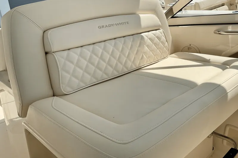 Slide: The Image of Grady-White Freedom 307 2025 - 15