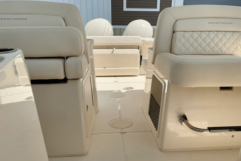 Slide: The Image of Grady-White Freedom 307 2025 - 16