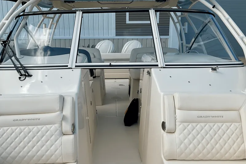 Slide: The Image of Grady-White Freedom 307 2025 - 20