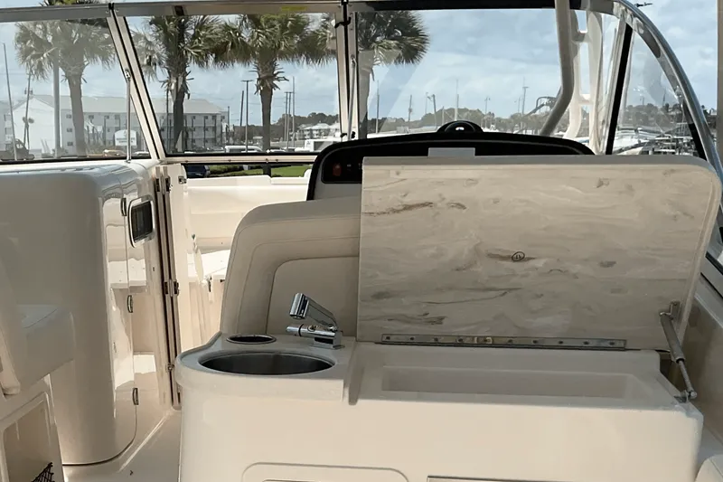 Slide: The Image of Grady-White Freedom 307 2025 - 6