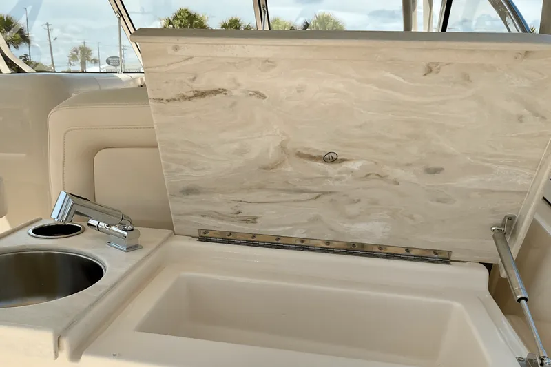 Slide: The Image of Grady-White Freedom 307 2025 - 7