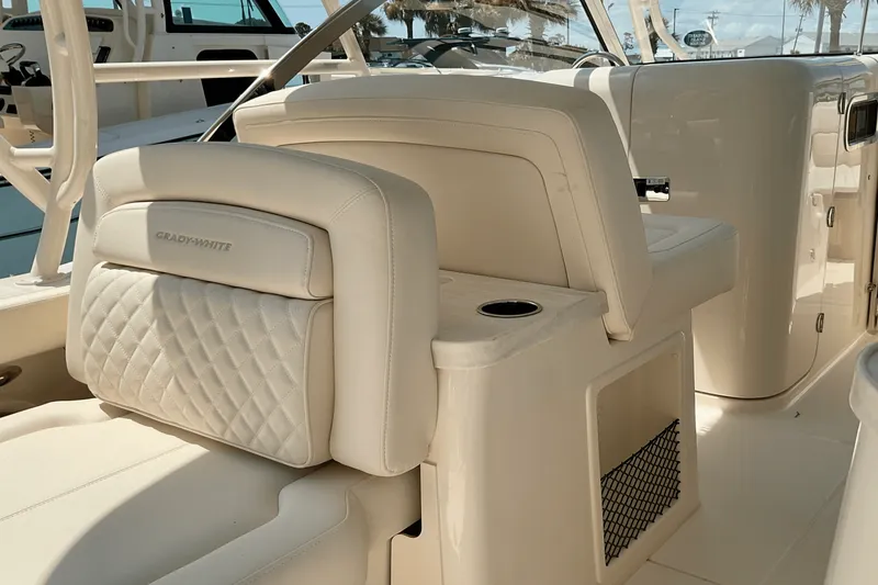 Slide: The Image of Grady-White Freedom 307 2025 - 8