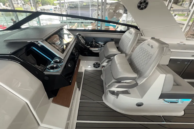 Slide: The Image of Sea Ray 400 SLX 2023 - 10