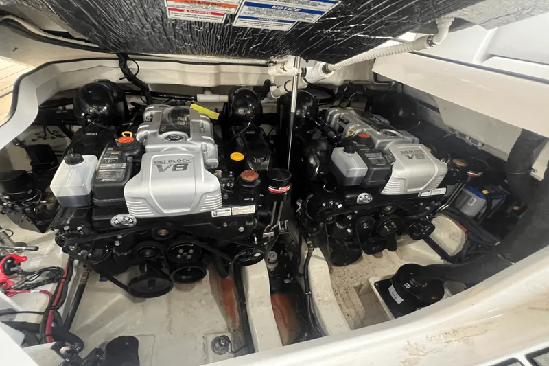 Slide: The Image of Sea Ray 400 SLX 2023 - 19