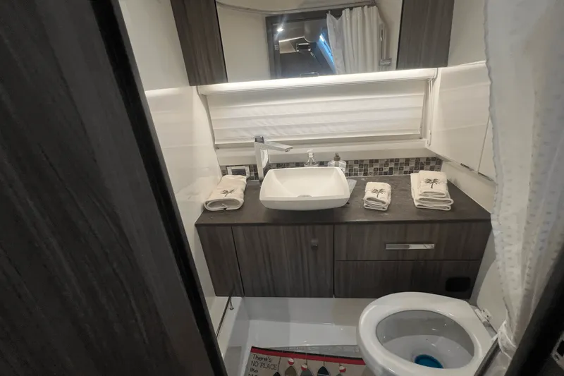 Slide: The Image of Sea Ray 400 SLX 2023 - 21