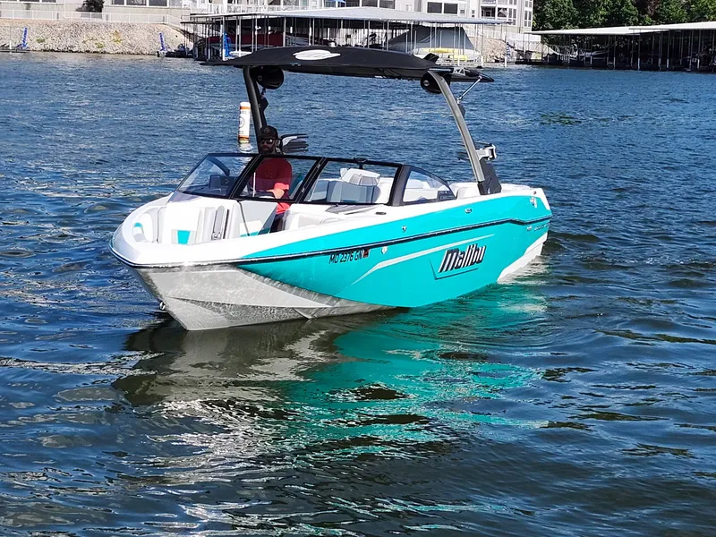 Slide: The Image of Malibu Wakesetter 23 LSV 2022 - 1
