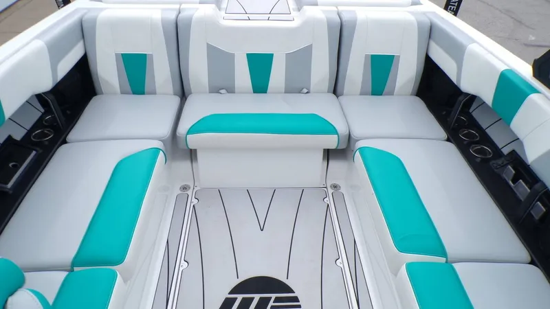 Slide: The Image of Malibu Wakesetter 23 LSV 2022 - 12