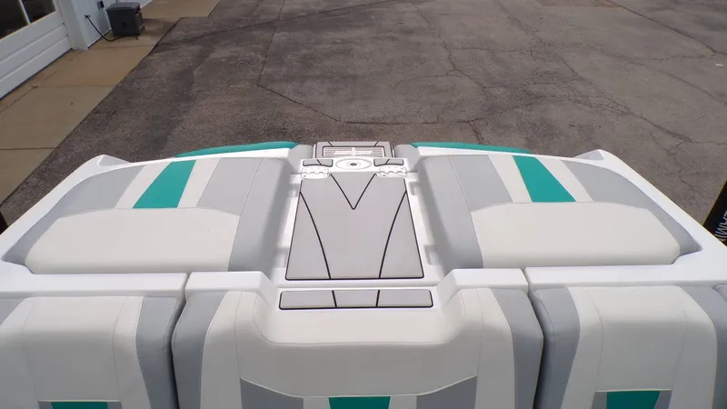 Slide: The Image of Malibu Wakesetter 23 LSV 2022 - 14