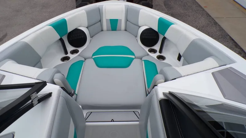 Slide: The Image of Malibu Wakesetter 23 LSV 2022 - 16