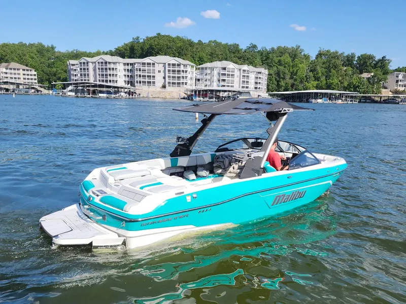Slide: The Image of Malibu Wakesetter 23 LSV 2022 - 2