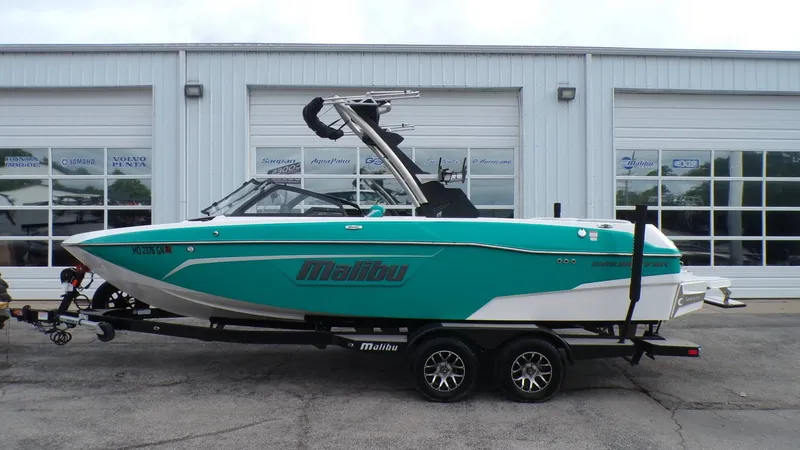 Slide: The Image of Malibu Wakesetter 23 LSV 2022 - 3