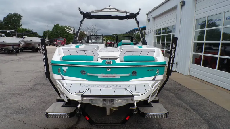 Slide: The Image of Malibu Wakesetter 23 LSV 2022 - 6