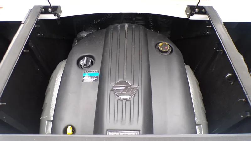 Slide: The Image of Malibu Wakesetter 23 LSV 2022 - 7