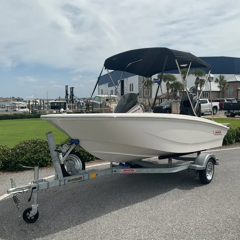 Slide: The Image of Boston Whaler 130 Super Sport 2025 - 22