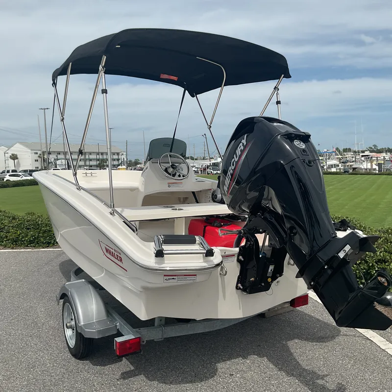 Slide: The Image of Boston Whaler 130 Super Sport 2025 - 23