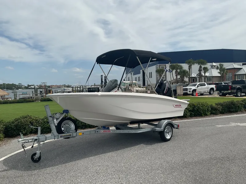 Slide: The Image of Boston Whaler 130 Super Sport 2025 - 29