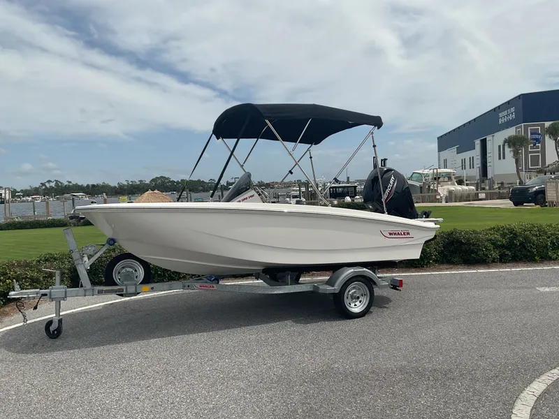 Slide: The Image of Boston Whaler 130 Super Sport 2025 - 3