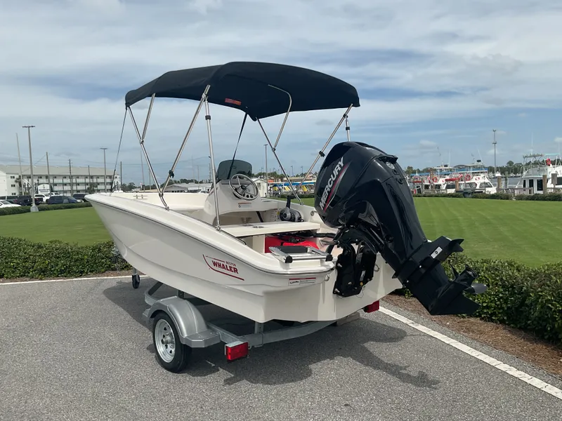 Slide: The Image of Boston Whaler 130 Super Sport 2025 - 6