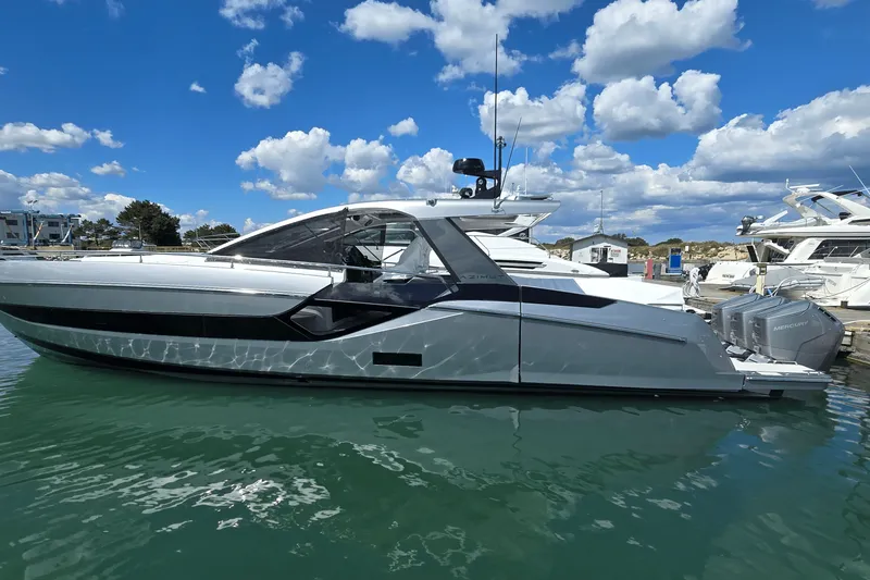 Slide: The Image of Azimut 48 Verve 2026 - 2