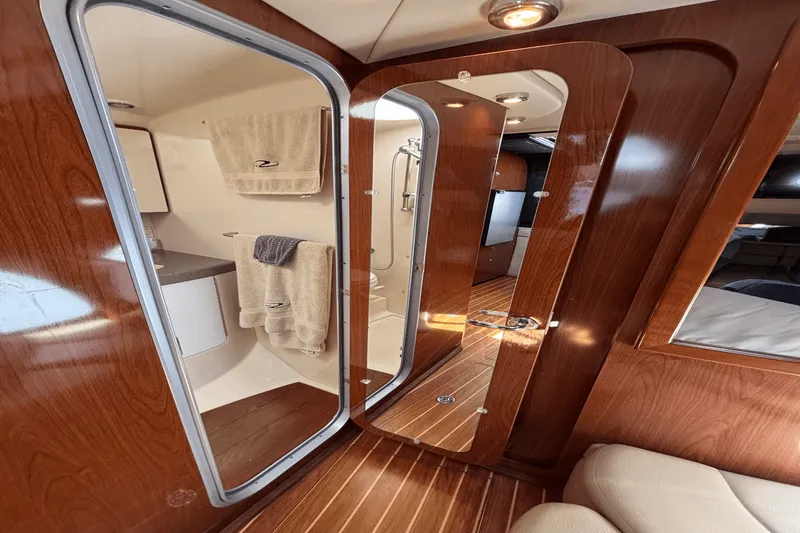 Slide: The Image of Regal 3760 EXPRESS 2010 - 24