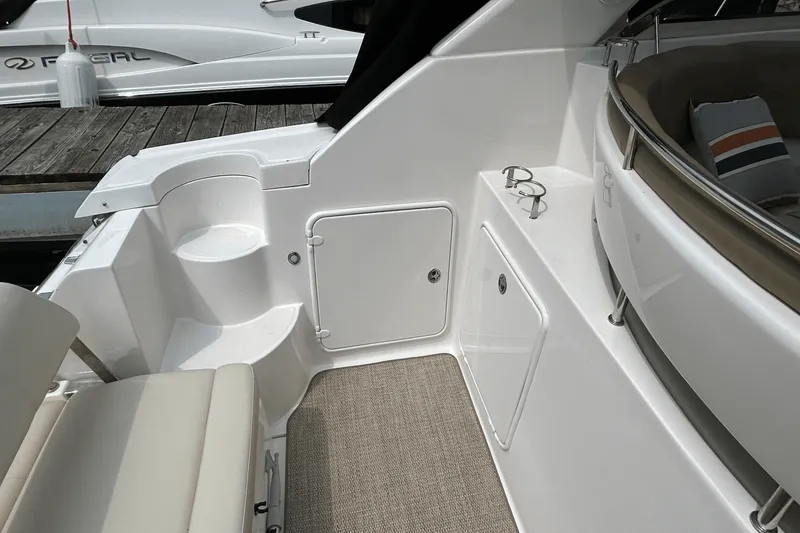 Slide: The Image of Regal 3760 EXPRESS 2010 - 4