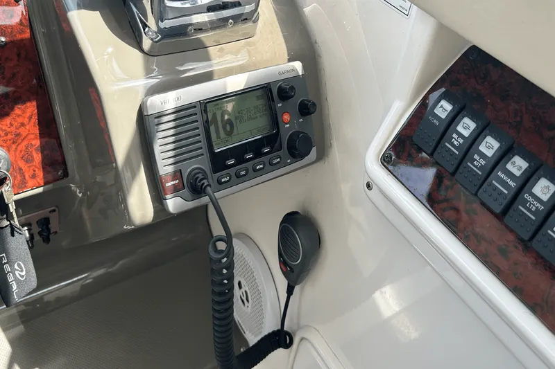 Slide: The Image of Regal 3760 EXPRESS 2010 - 8