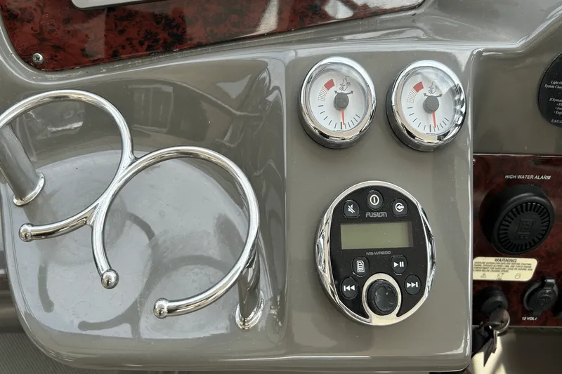 Slide: The Image of Regal 3760 EXPRESS 2010 - 9