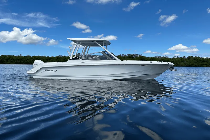 Slide: The Image of Boston Whaler 240 VANTAGE 2023 - 0