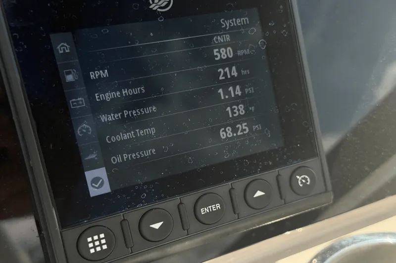 Slide: The Image of Boston Whaler 240 VANTAGE 2023 - 14