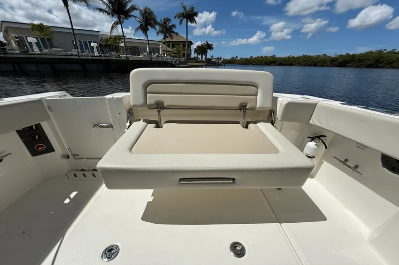 Slide: The Image of Boston Whaler 240 VANTAGE 2023 - 24