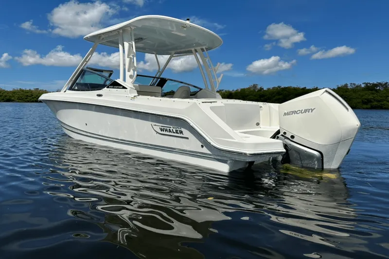 Slide: The Image of Boston Whaler 240 VANTAGE 2023 - 3