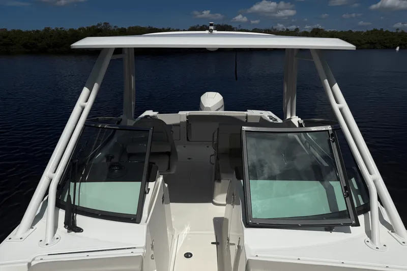 Slide: The Image of Boston Whaler 240 VANTAGE 2023 - 9