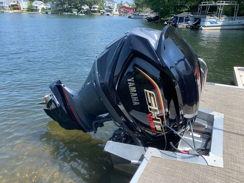 Slide: The Image of Tahoe Cascade - 27 FT Elite Windshield 2025 - 11