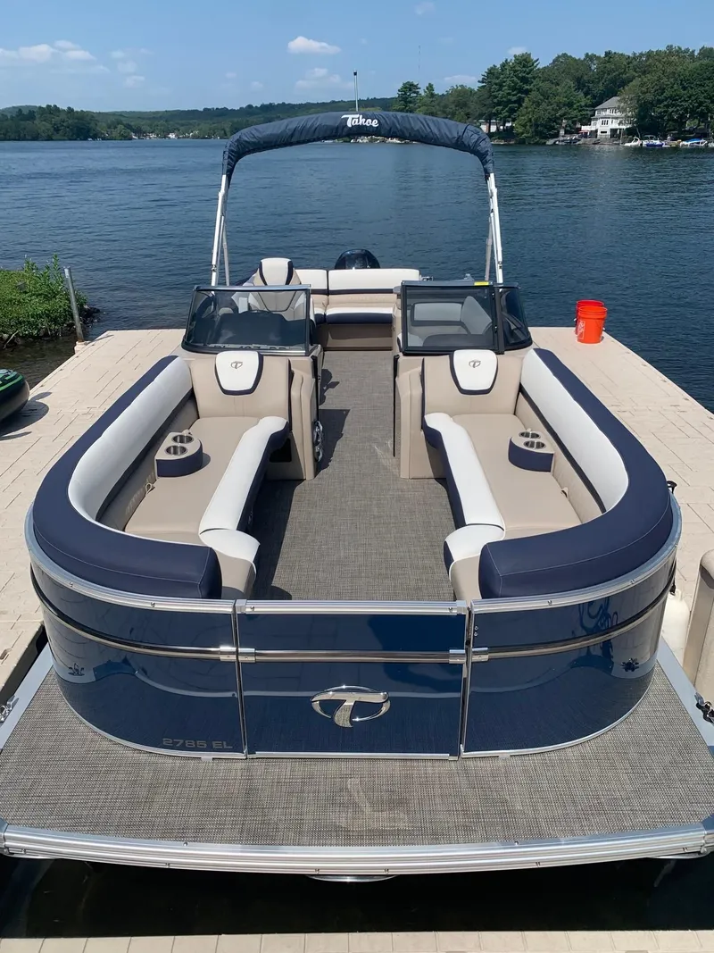 Slide: The Image of Tahoe Cascade - 27 FT Elite Windshield 2025 - 12