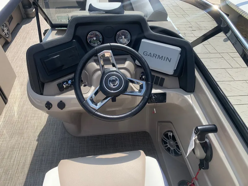 Slide: The Image of Tahoe Cascade - 27 FT Elite Windshield 2025 - 5